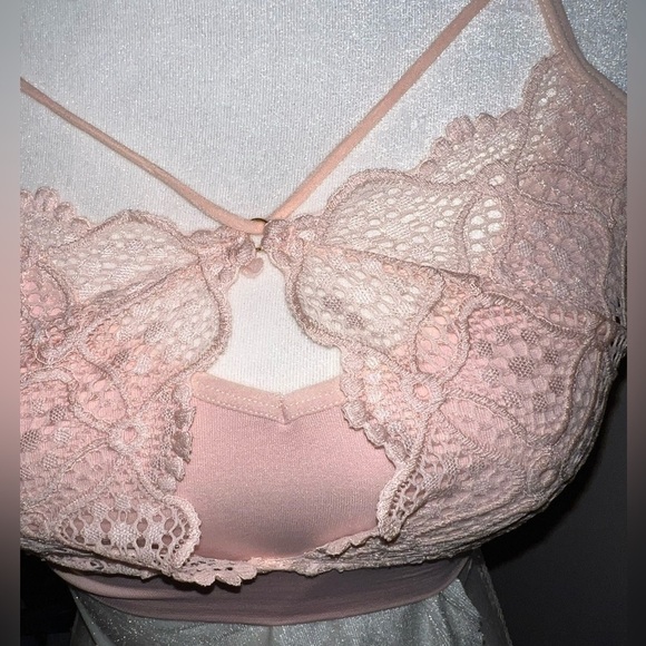 Pink lace bralette, adjustable straps, delicate and elegant! - Picture 2 of 5